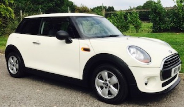 Someone is getting a Fab birthday present!!  2014 / 64 MINI One 1.2 One (Media XL) Hatchback 3dr with Sat Nav & More