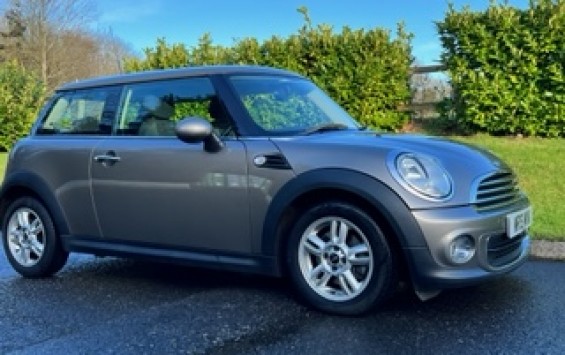 2011 / 61 MINI One Avenue 3dr 1.6 in Velvet Silver – Such an Elegant MINI with bluetooth, DAB & Cruise control on multi function steering wheel