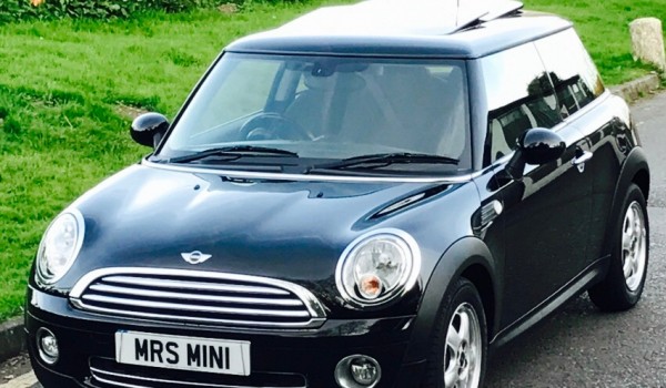 Amanda has chosen this 2010 MINI One 1.4 Tiptronic Automatic Pepper Pack In Midnight Black Metallic