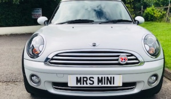 2010 Limited Edition MINI Cooper Camden In White Silver with Full Service History