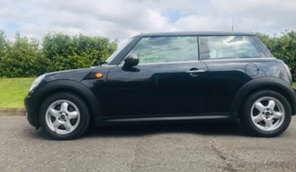 Georgina has chosen this 2007 / 57 MINI One 1.4 In Black with Plenty of Service History