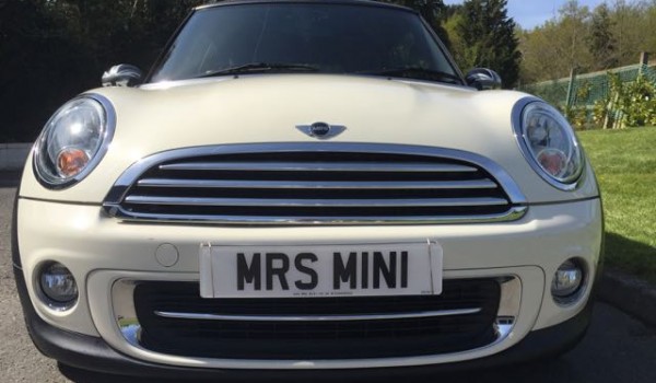 2011/61 MINI Cooper Chili Pack 1.6 Petrol In Pepper White Heated Full Leather Seats Bluetooth PDC & Low MILES – Just 18K