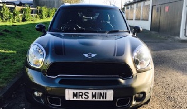 Michael Jackson (yes really) & his beautiful wife Kate have chosen this 2012 MINI Countryman Cooper SD All 4 Automatic – Very Stylish With Plenty Of Toys