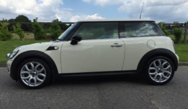 Lisa has chosen “”MINI Lottie””  –  DEPOSIT TAKEN 2008/58 Pepper White MINI Hatchback With Pepper Pack & Low Miles & the 1.4 Engine