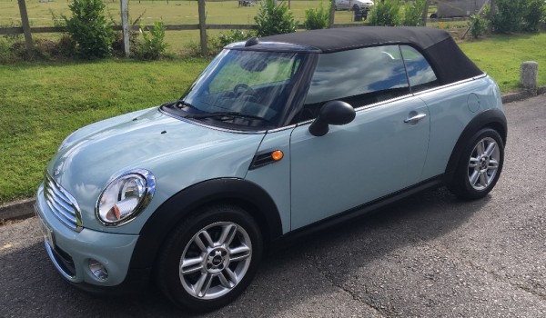 Welcome back to this 2013 MINI One Convertible 1.6 Ice Blue  52K MILES
