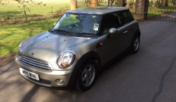 Chris & his pals collected his new MINI Called LA-LA     2007 MINI Cooper Auto 7 Service Stamps & MOT to Jan 16 & she’s done Just 15K from new.