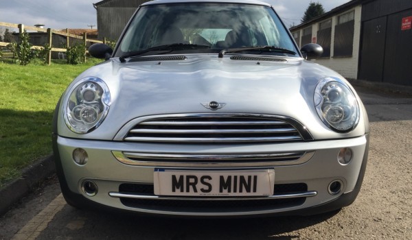 2005 MINI One Automatic with SUNROOF & REAR PARKING SENSORS