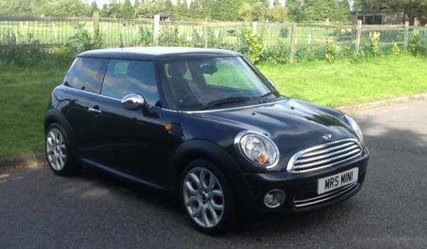 2008 / 58 MINI COOPER IN BLACK WITH FULL LOUNGE LEATHER