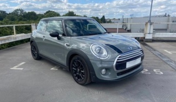 2015 Mini Cooper Automatic with Chili & Media XL Packs plus Full MINI Service History with High Spec Including Bluetooth & Sat Nav.