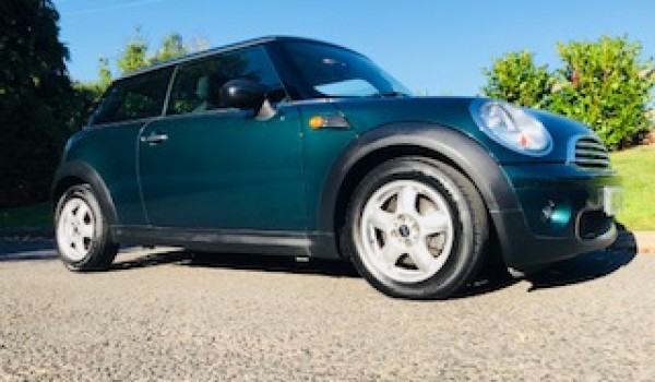 Deposit taken 2009 / 59 MINI Cooper Automatic in British Racing Green with Air Con – VALUE FOR MONEY