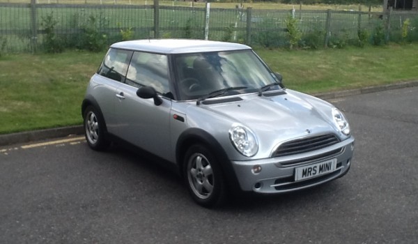 Gabby will be taking Yogi home with her to lear to drive in….    (watch out for his new name!) 2006 MINI ONE in PURE SILVER– VERY LOW MILES & IN FANTASTIC SHAPE FOR HER AGE….  Now wearing upgraded 15″ Alloy Wheels