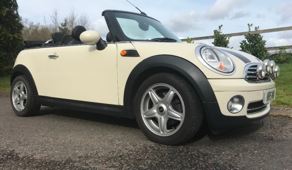 Rachel is taking this MINI with her to live in Bournemouth – 2010 MINI Cooper Convertible 1.6 – Introducing Our Rock Star