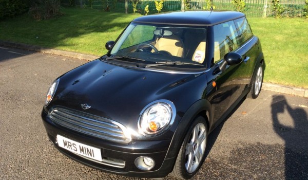 2007 / 57 MINI COOPER in Black with 33K miles & Full Cream Leather & 17″ Bullet Alloys