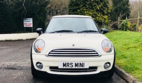 Mandy has chosen this 2008 MINI One 1.4 In Pepper White – Ideal First MINI