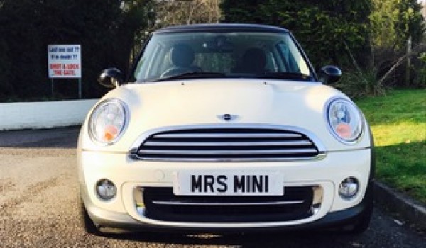 Gill has chosen 2010 MINI Cooper Chili Pack In Pepper White With Full MINI Service History & Long MOT