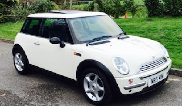 2003 MINI Cooper In Pepper White with SUNROOF LEATHER & CHILI PACK + 7 SERVICE STAMPS