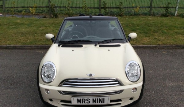 2007 /57 MINI Cooper Convertible in Pepper White – The Summer is a coming!