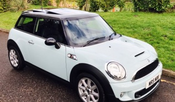 Angel chose this 2013 / 63 MINI Hatch 1.6 Cooper S (Sport Chili) AUTOMATIC – HUGE SPEC SUNROOF NAV & LEATHER In Ice Blue