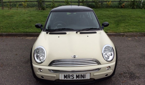 2004 MINI Cooper in Pepper White with LOW MILES 55K