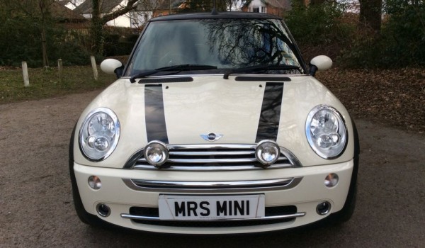 Gwen is off to France in this 2008 MINI Cooper Convertible In Pepper White with White Dashboard & Door handles – Stunning & LOW MILES