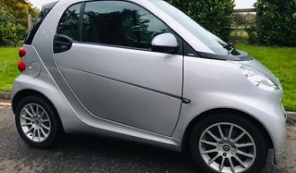 Lee chose this very cute Smart Fortwo MHD Passion Coupe 2dr Petrol SoftTouch with Panoramic Roof