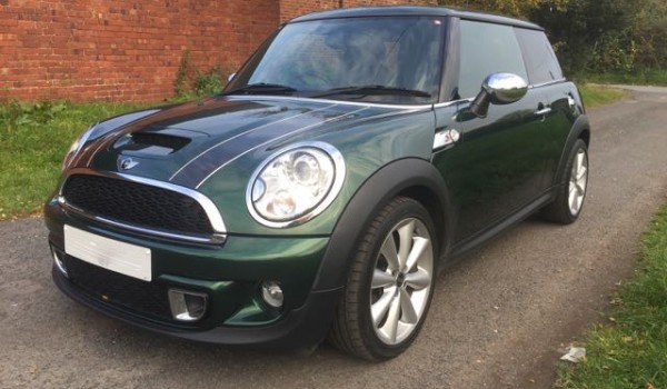 James decided this is going to be his MINI – 2011 MINI Cooper S in Iconic British Racing Green – HUGE SPEC – Sunroof, Bluetooth, Leather Heated Sports Seats