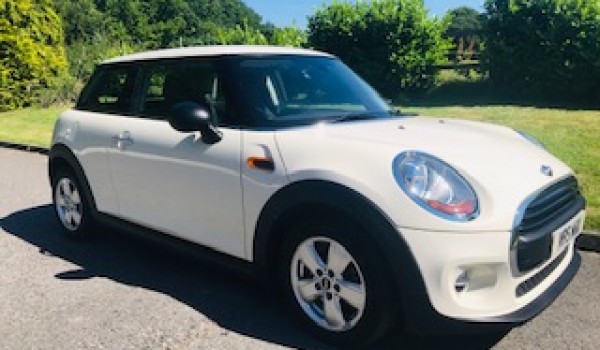 Vanessa chose this 2014 / 64 MINI One 1.2 One (Media XL) Hatchback 3dr with Sat Nav & More