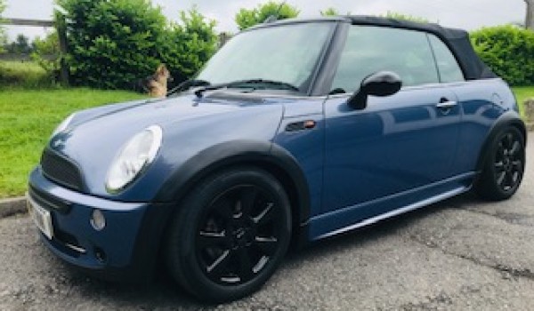 2005/05 MINI Cooper Convertible in Blue with Low Miles & Black Alloys