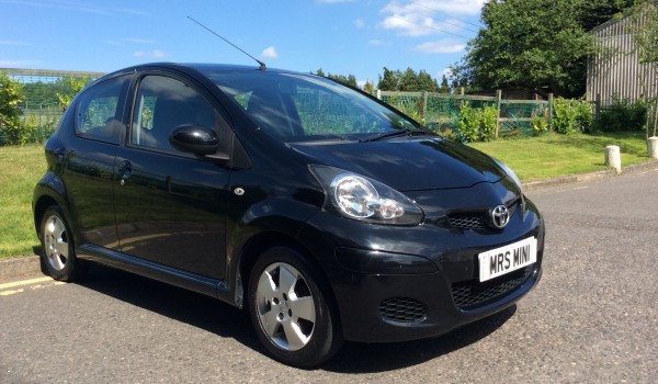 Paul is treating his grand-daughter to this 2010 Toyota Aygo – cute & economical with FULL SERVICE HISTORY