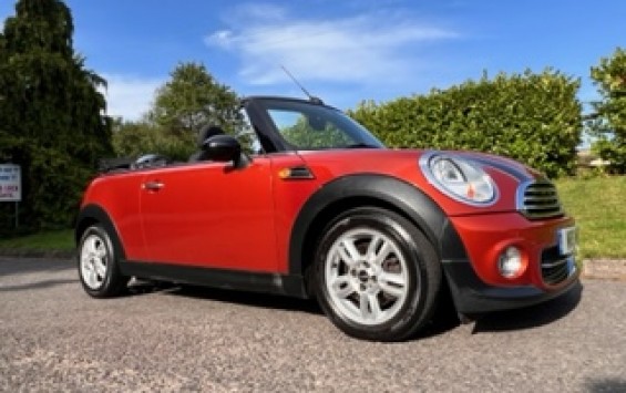 2010 Mini Cooper Convertible Auto with Heated Seats Cruise & Chili Pack