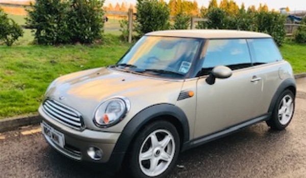 Courtney has chosen this 2009 MINI Cooper in Sparkling Silver with Pepper Pack