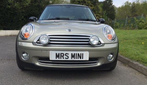 2009/59 MINI COOPER Auto With Pepper Pack Panoramic Glass Sunroof And Cruise Control