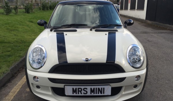 Vicky has chosen this as her Birthday pressie from her loved ones – 2006 MINI Cooper Chili Pack in Pepper White with JCW Bodykit