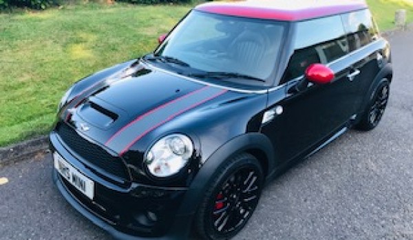 2011 / 61 John Cooper Works MINI Hatch with a Great Spec & Full MINI Service History