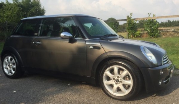 Lindsey has chosen this 2006 / 56 MINI Cooper Park Lane – Ridiculously Low Miles 33K