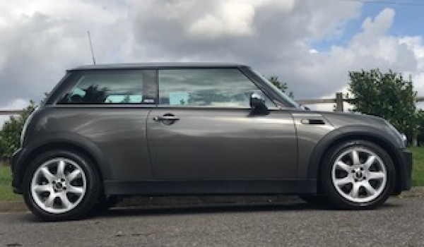 MICHELLE & PHIL Chose this 2006 Limited Edition Park Lane Mini Cooper – with Sunroof