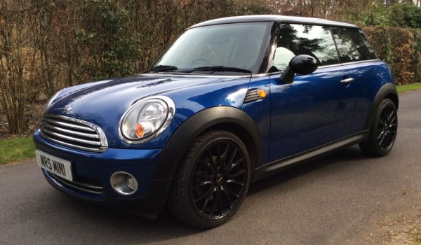 Henry the MINI is going to live with Kathryne & her family – 2007 / 57 MINI COOPER BLUE WITH PANORAMIC GLASS SUNROOF & ALLOYS