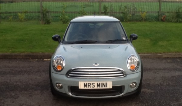 Jade has chosen this 2011 / 60 MINI ONE in Ice Blue – Low Miles 26K