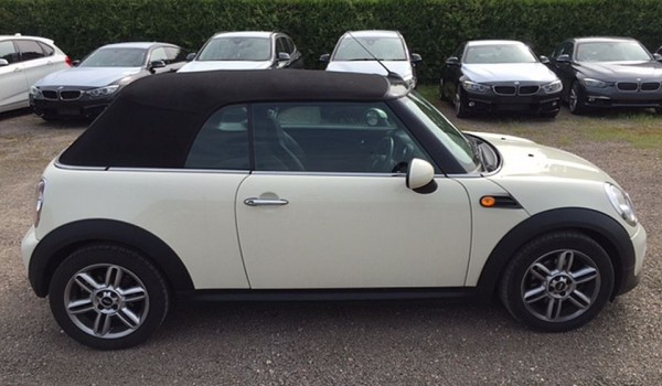 2010 / 60 MINI Cooper Convertible Chili Pack in Pepper White