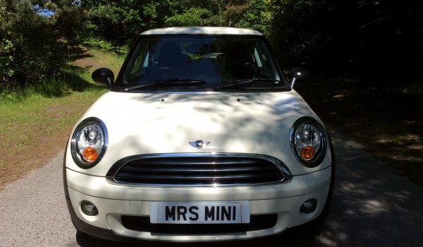Owen approving of his mum & dad’s choice of MINI – 2009 MINI ONE in Pepper White with SAT NAV – Called Gretel