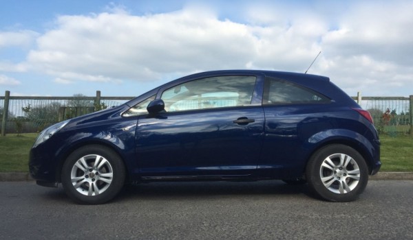 Georgia Chose this 2008 Vauxhall Corsa Breeze in Blue 1.2 – IDEAL FIRST CAR