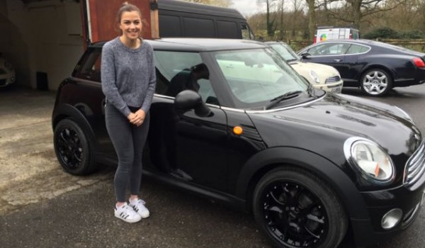 Heather is one lucky young lady – Mum and Dad are treating her to this 2009 MINI One Automatic in Midnight Black Just 1 Owner from New & High Spec 1.4 Lower Insurance