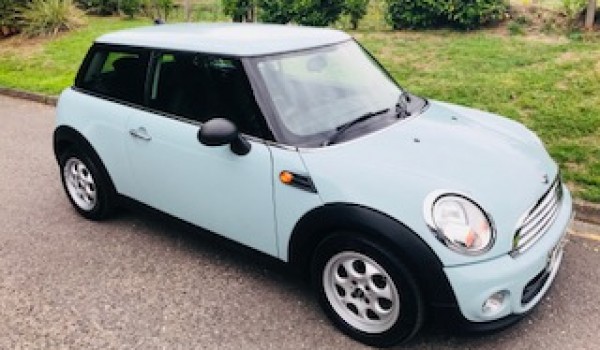 Chosen as a gift for Jasmine is this 2012 / 62 MINI One In Ice Blue with Low Miles – Drives nicely too!