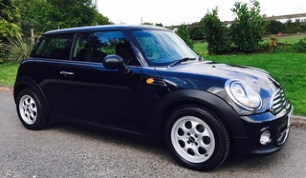 Stuart has chosen this 2012 / 62 MINI One In Midnight Black with Pepper Pack & Full MINI Service History