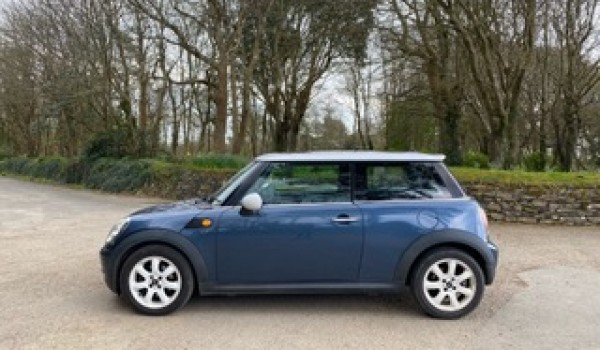 2009 Mini Cooper with High Spec including Sunroof Chili Pack & More