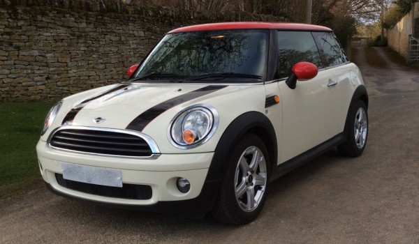 Tara has chosen this 2009 MINI One 1.4 in Pepper White with Red Roof & Mirror Caps