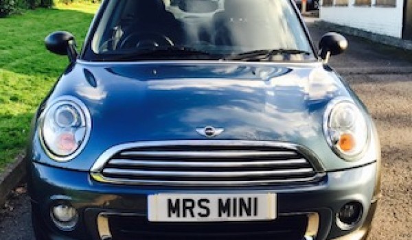 2010 / 60 MINI One Automatic with PEPPER & VISIBILITY Packs Plus she has Full Punch Leather Sports Seats too