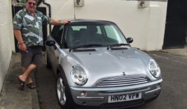Simon has chosen this 2002 MINI Cooper In Pure Silver with Half Leather & Full Service History