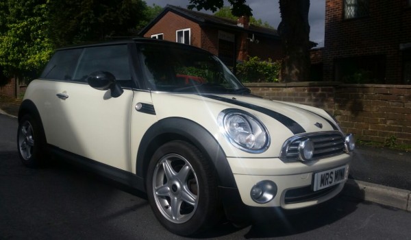 Heidi decided this is going to be daughter Julia’s first car – 2006 / 56 MINI Cooper in Pepper White with HUGE SPEC