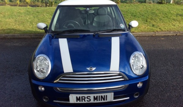 Jill has chosen this 2005/55 MINI Cooper 1.6 Chili Pack in Hyper Blue – Not too may wrinkles on this one!